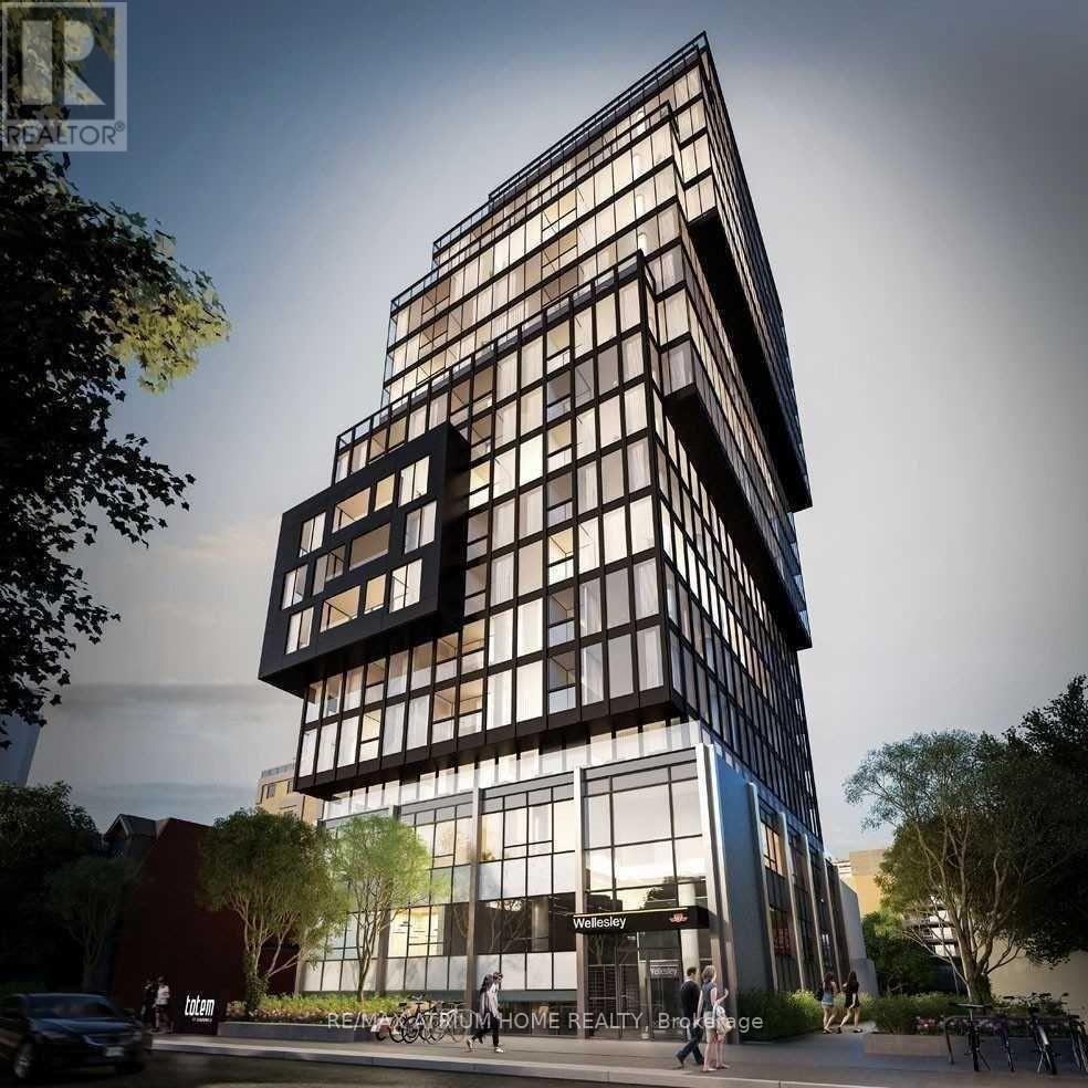 806 - 17 DUNDONALD STREET, Toronto, Ontario