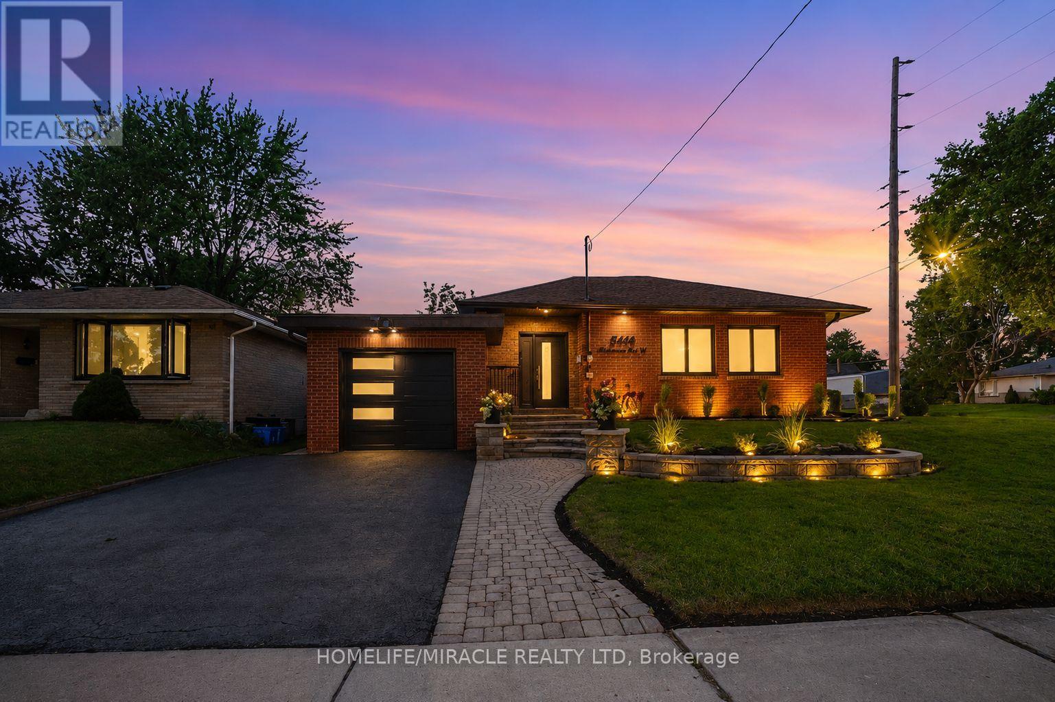 544 ADELAIDE AVENUE, Oshawa, Ontario