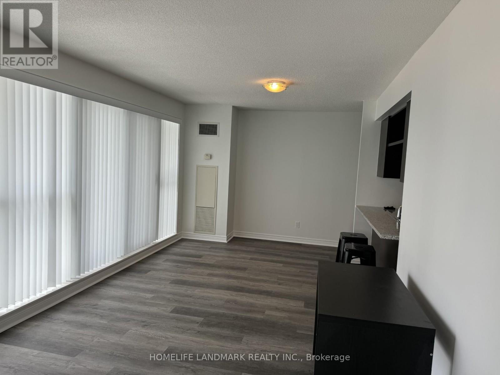 2107 - 70 Town Centre Circuit, Toronto, Ontario M1P 0B2 - Photo 8 - E13411946