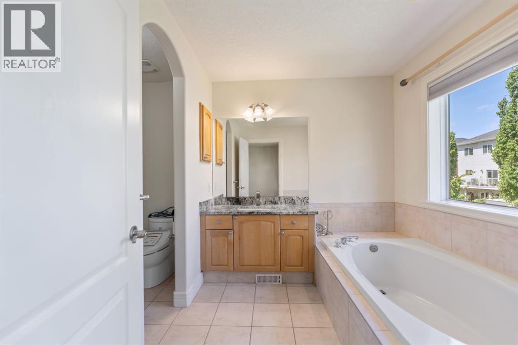 90 Royal Highland Road NW, Calgary, Alberta  T3G 4Y4 - Photo 18 - A2312514