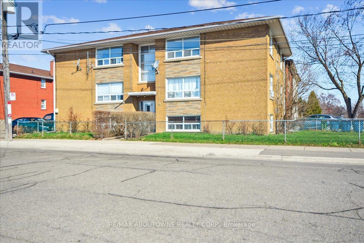5 - 2 WESLEY STREET, Toronto, Ontario