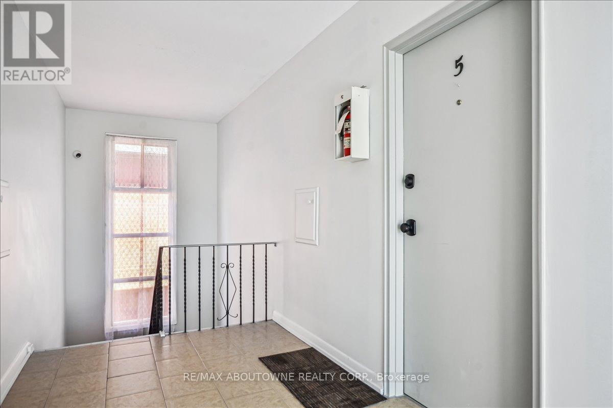 5 - 2 Wesley Street, Toronto, Ontario  M8Y 2W3 - Photo 4 - W13411918