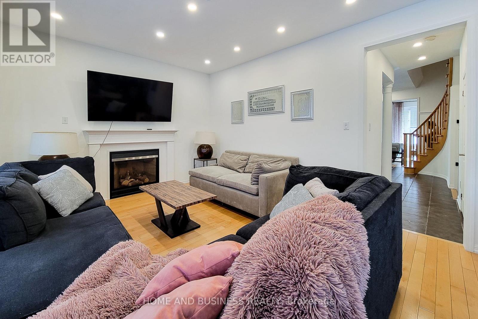 913 Mcewan Drive, Milton, Ontario  L9T 0L4 - Photo 8 - W13411938
