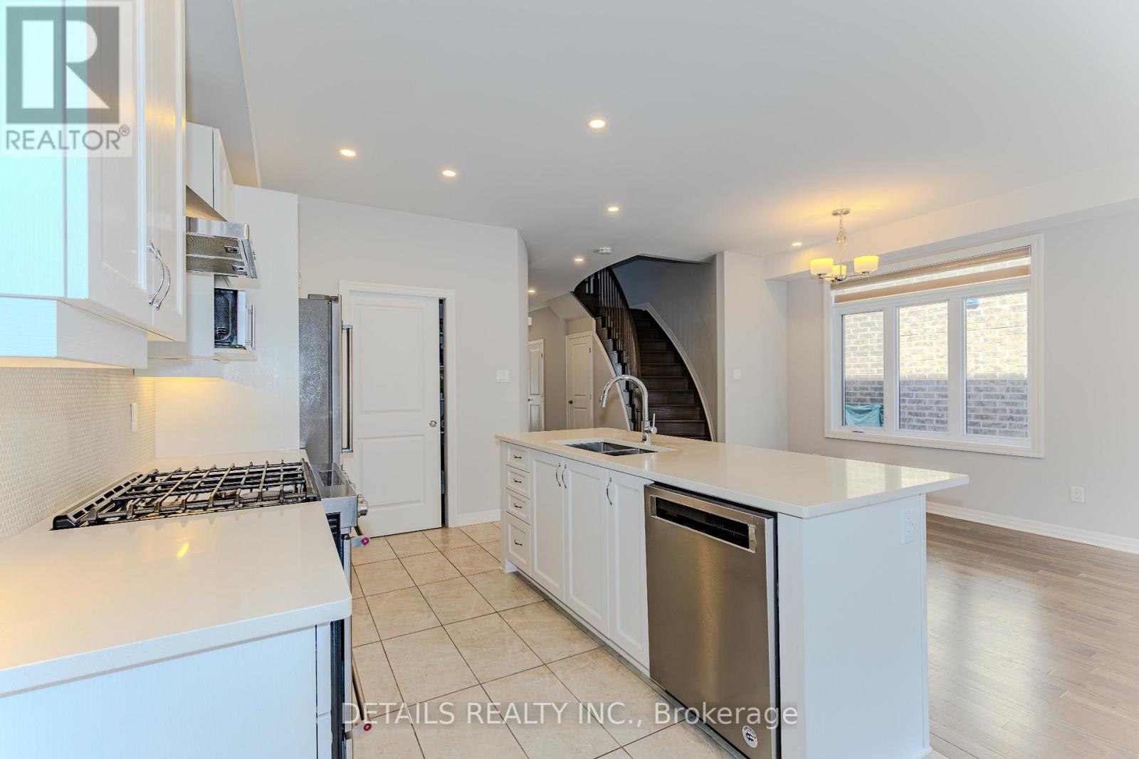 276 Avro Circle, Ottawa, Ontario  K1K 3X8 - Photo 8 - X13411988