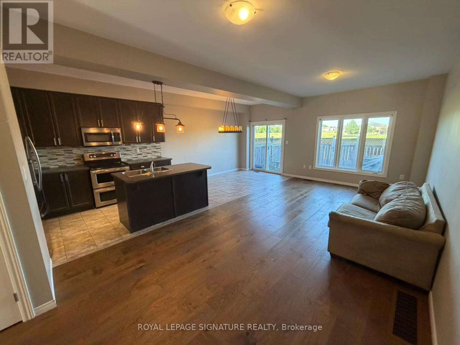 12 - 370 Stonehenge Drive, Hamilton, Ontario  L9K 0H9 - Photo 2 - X13249274