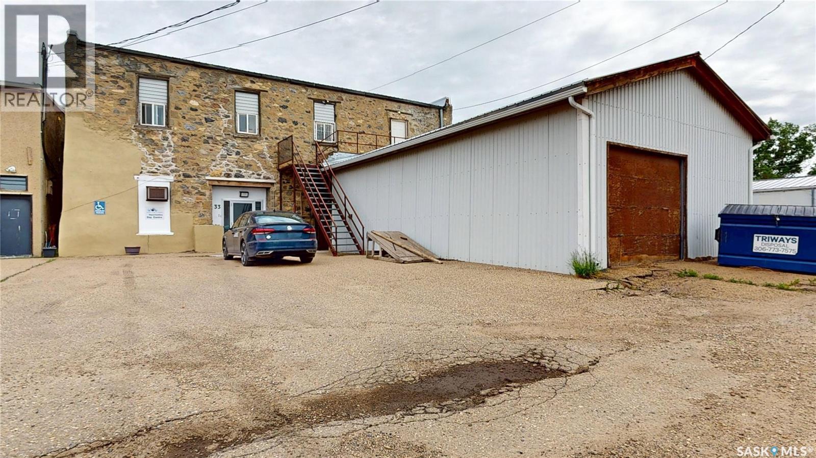 33-35 Pacific Avenue, Maple Creek, Saskatchewan S0N 1N0 - Photo 4 - SK038517