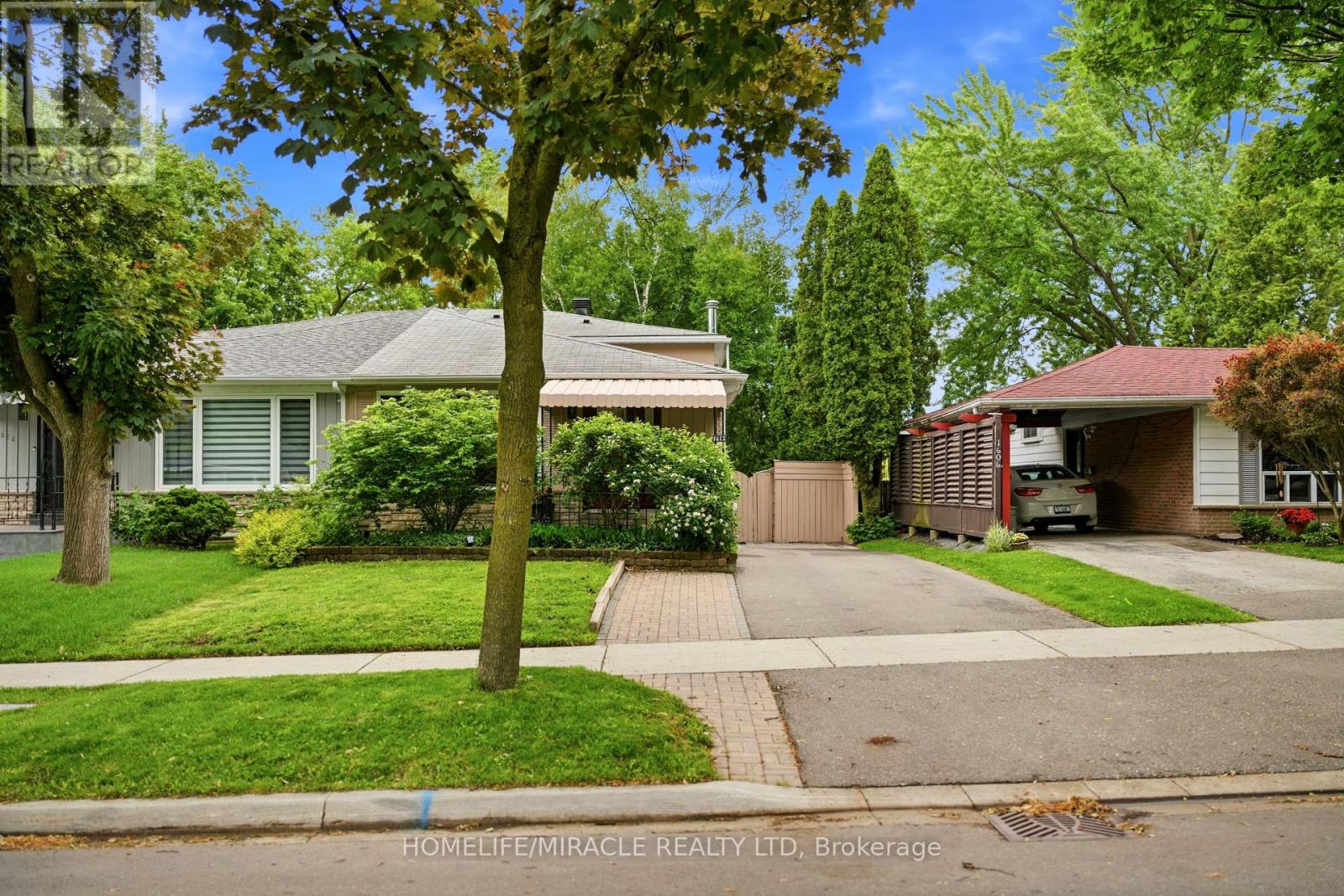 1612 Wavell Crescent, Mississauga, Ontario  L4X 1X1 - Photo 2 - W13288604