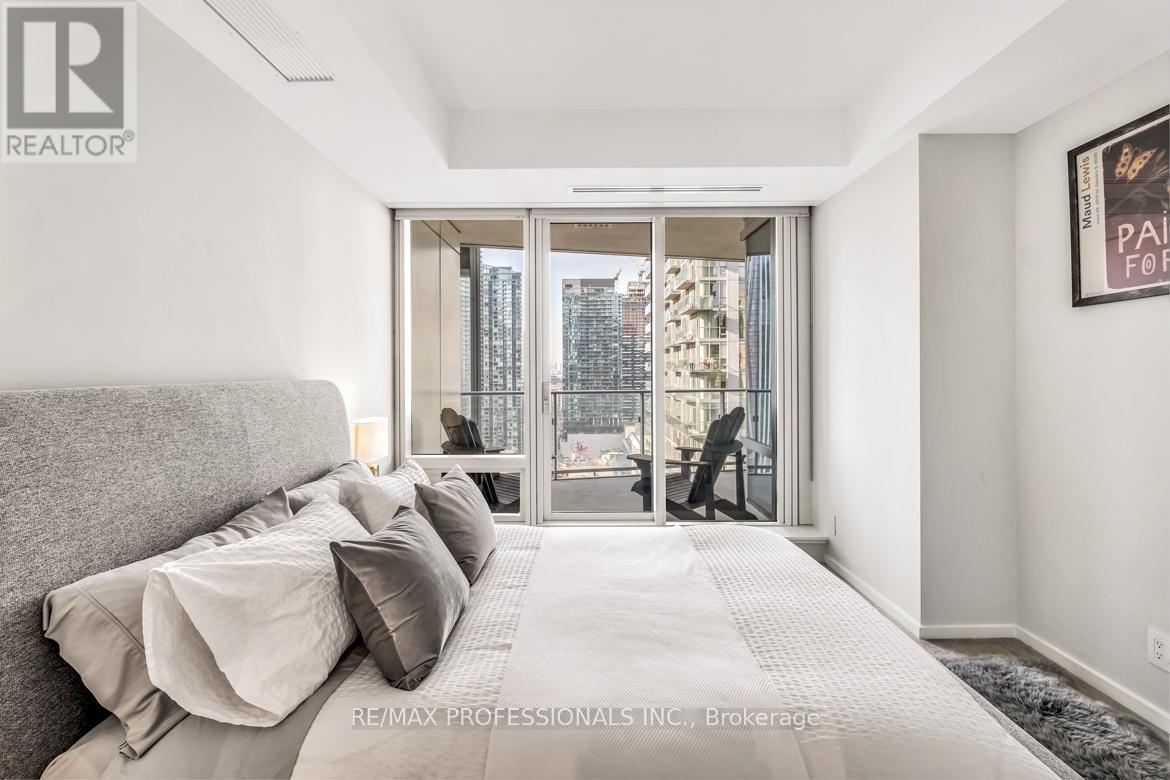 2403 - 180 University Avenue, Toronto, Ontario  M5H 0A2 - Photo 18 - C13412054