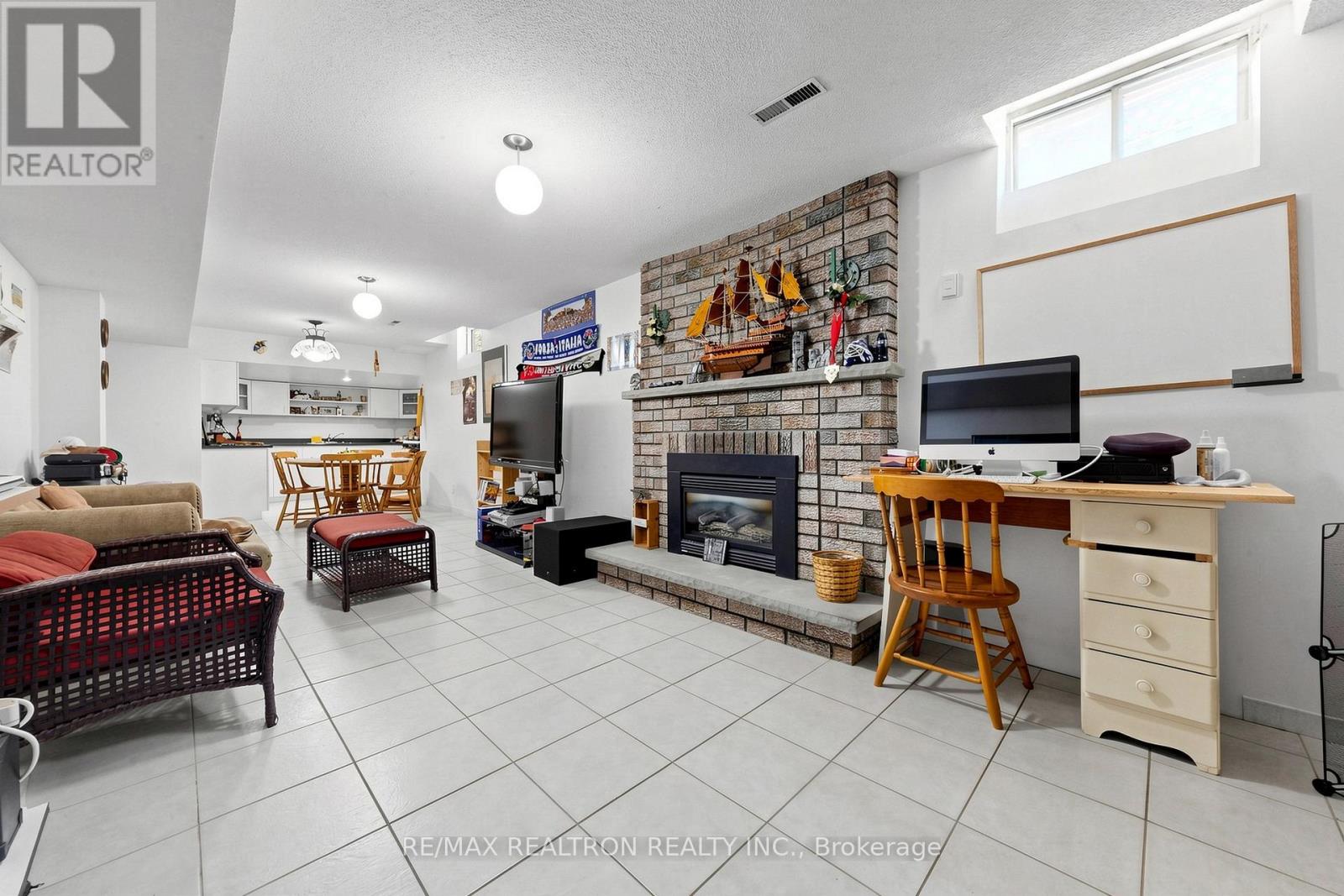 100 Gas Light Crescent, Vaughan, Ontario  L4L 8G1 - Photo 39 - N13412040