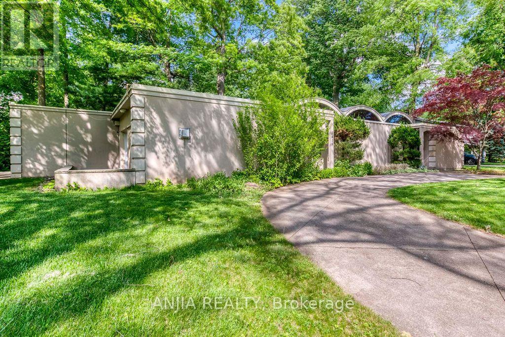2419 LIONHEART CRESCENT, Mississauga, Ontario