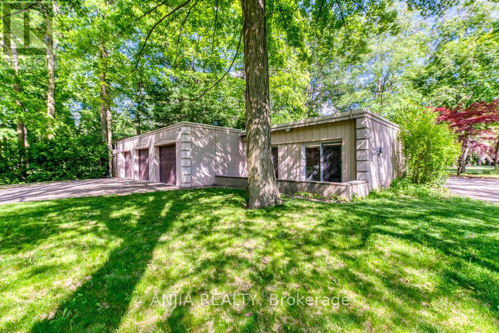 2419 Lionheart Crescent, Mississauga, Ontario  L5K 1S4 - Photo 3 - W13411996