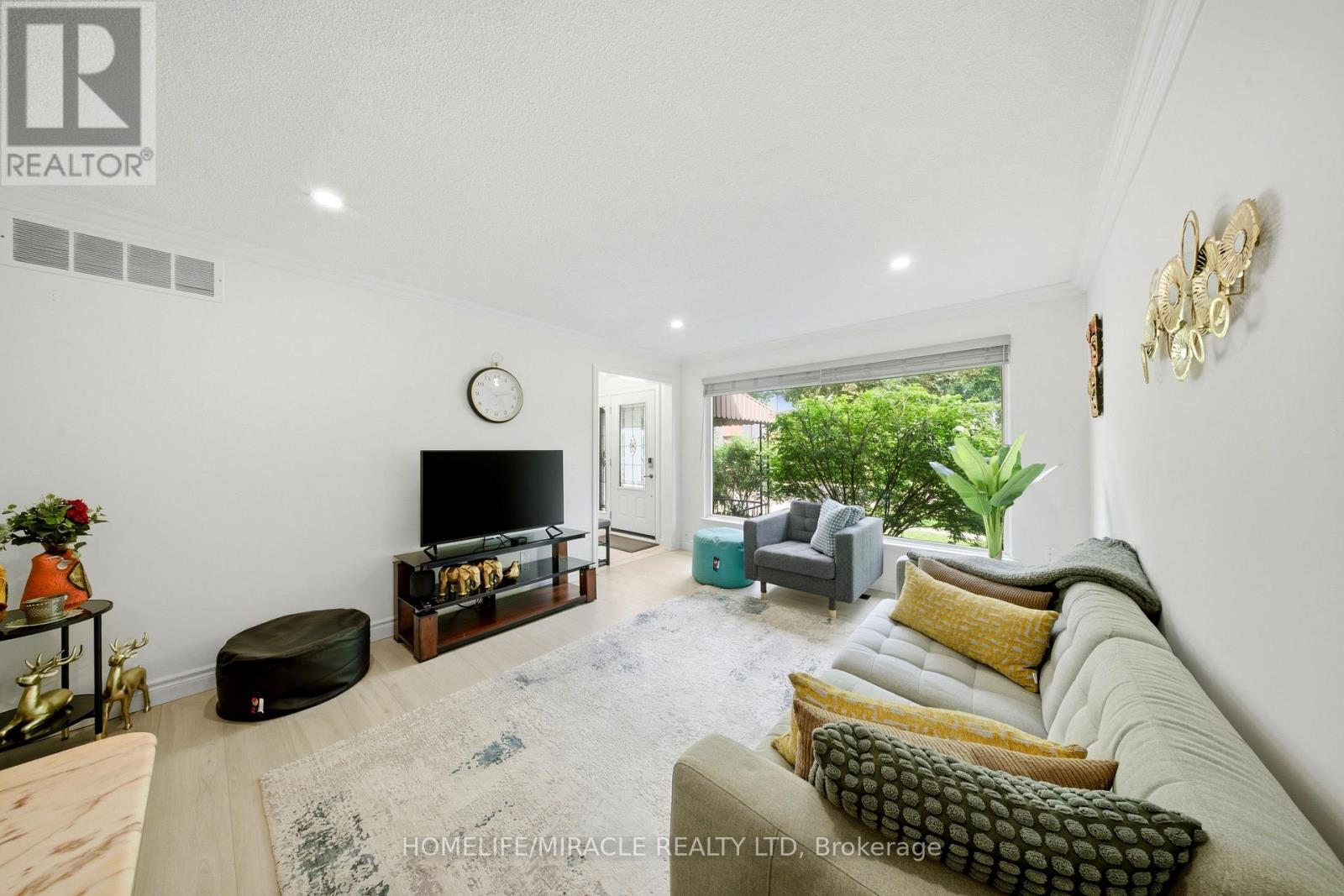 1612 Wavell Crescent, Mississauga, Ontario  L4X 1X1 - Photo 7 - W13288604