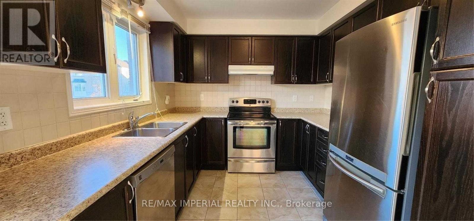 1423 Rennie Street, Oshawa, Ontario L1K 0N8 - Photo 4 - E13412086