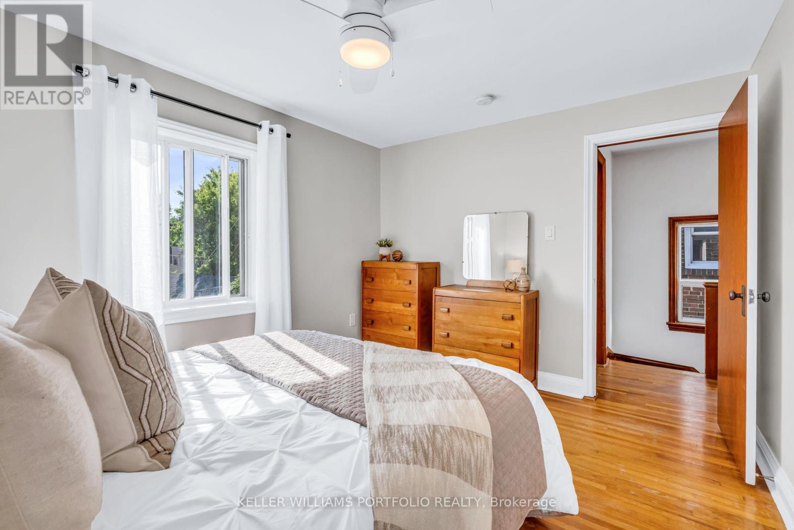210 Bicknell Avenue, Toronto, Ontario  M6M 4G9 - Photo 14 - W13238628