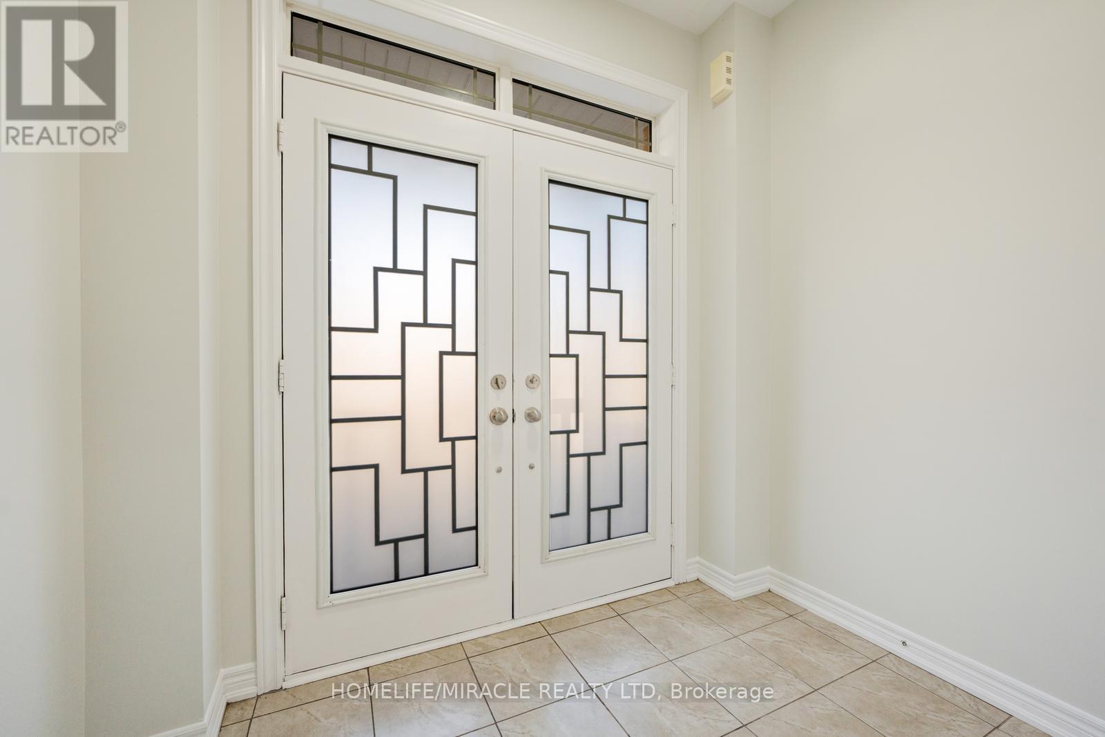 40 Swanton Road, Brampton, Ontario  L6X 0Y9 - Photo 2 - W13412082