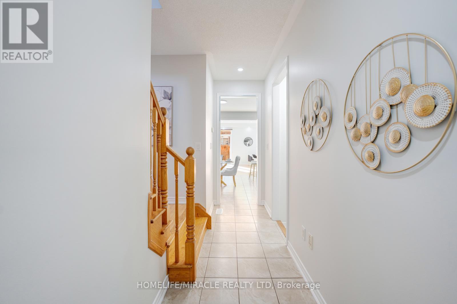 40 Swanton Road, Brampton, Ontario  L6X 0Y9 - Photo 3 - W13412082