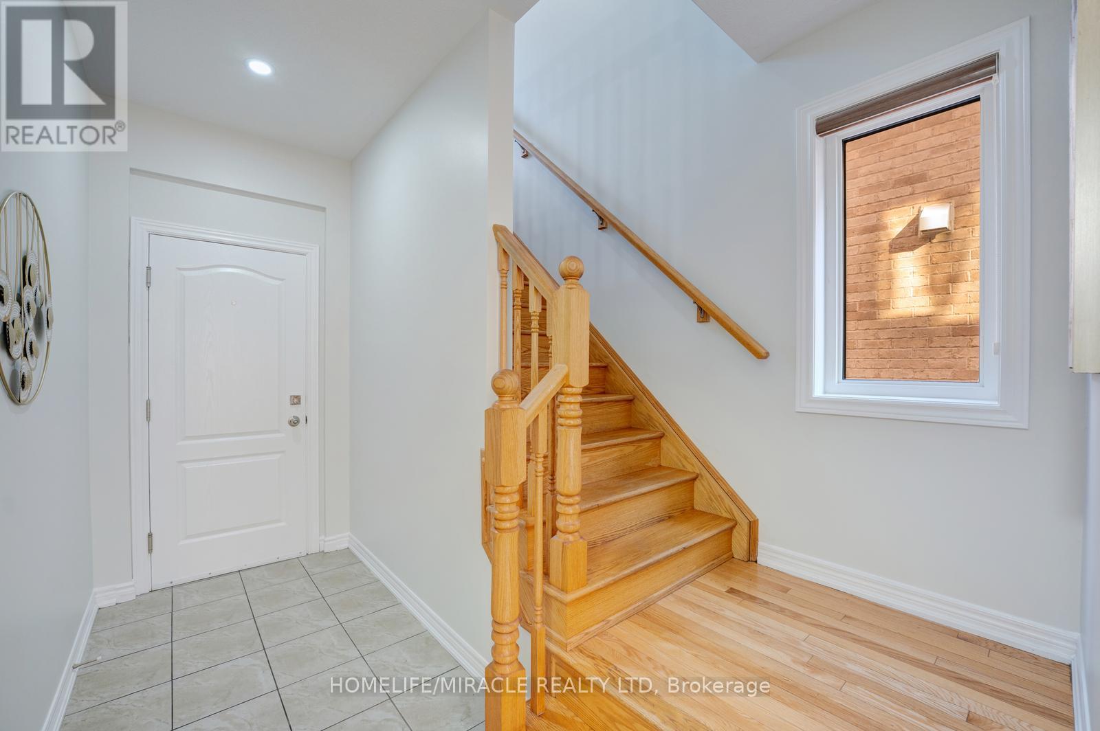 40 Swanton Road, Brampton, Ontario  L6X 0Y9 - Photo 4 - W13412082