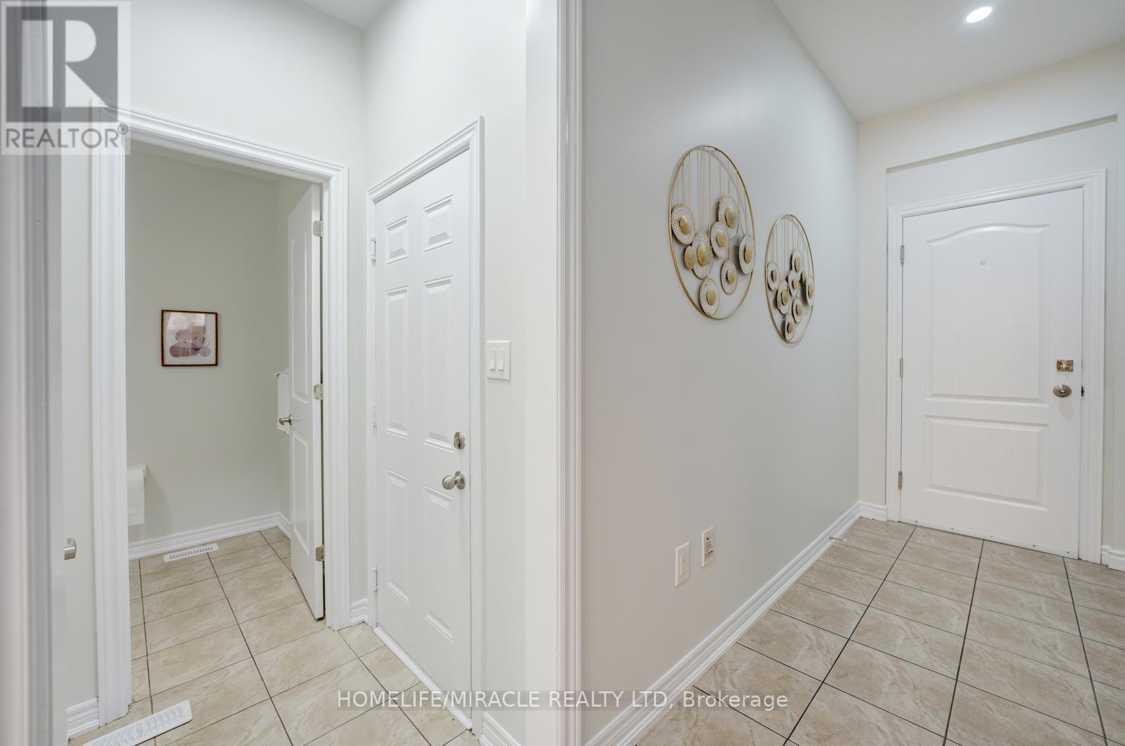 40 Swanton Road, Brampton, Ontario  L6X 0Y9 - Photo 5 - W13412082