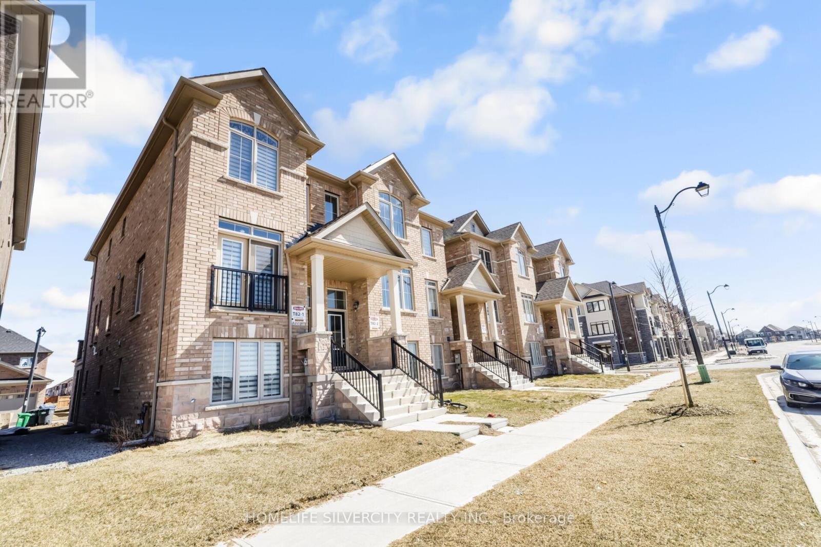 357 Inspire Boulevard, Brampton, Ontario  L6R 4E4 - Photo 2 - W13412090