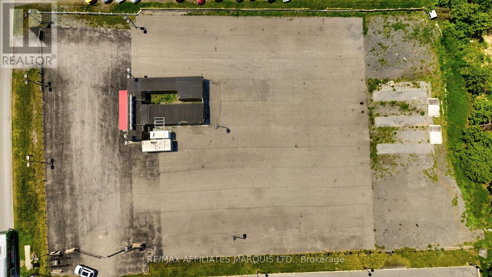 17361 Cornwall Centre Road, South Stormont, Ontario K6K 1K6 - Photo 6 - X13412150