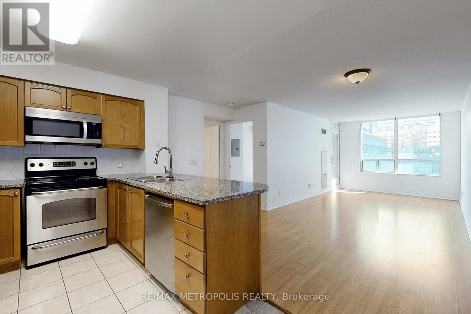 502 - 30 Grand Trunk Crescent, Toronto, Ontario  M5J 3A4 - Photo 10 - C13412118