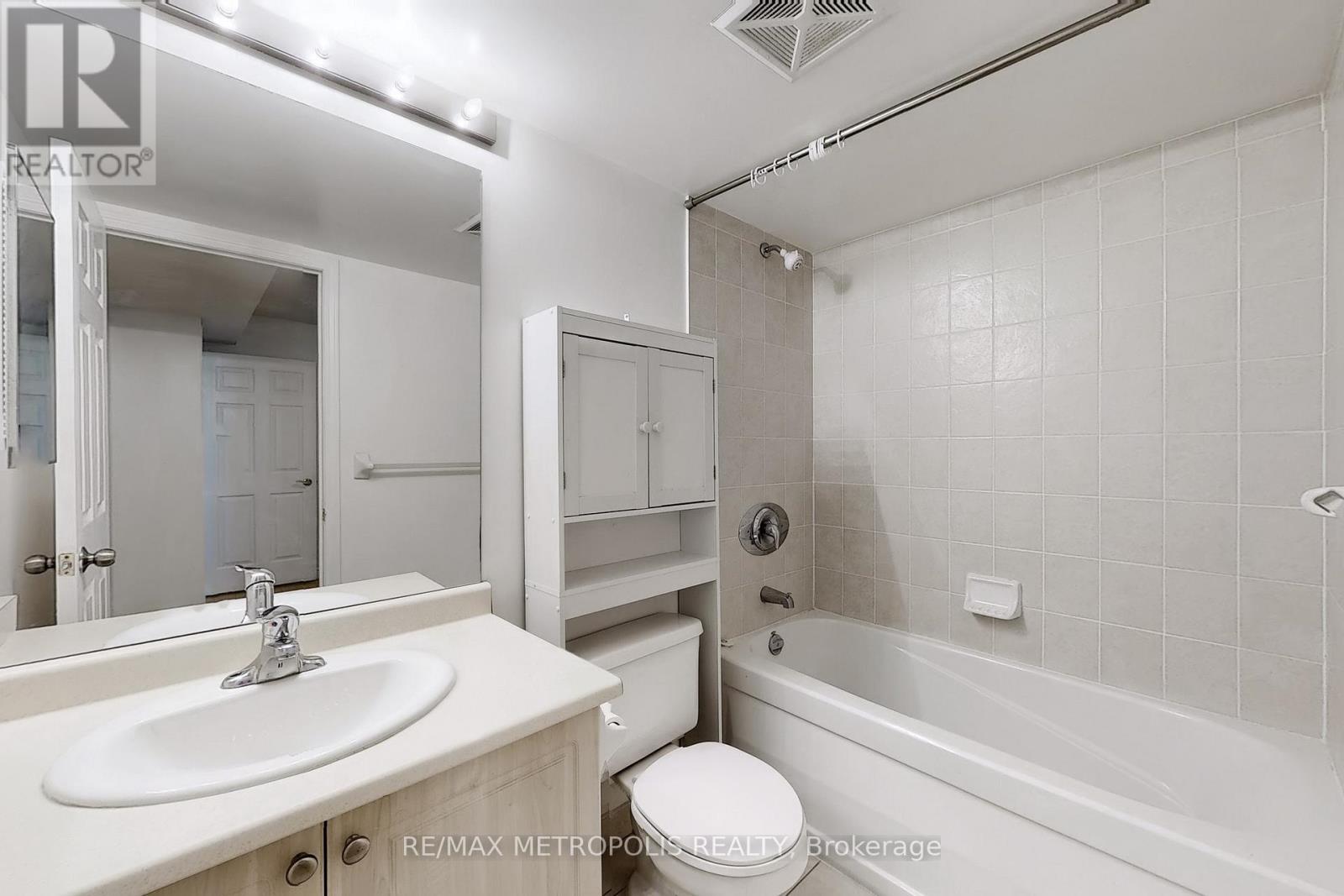 502 - 30 Grand Trunk Crescent, Toronto, Ontario  M5J 3A4 - Photo 21 - C13412118