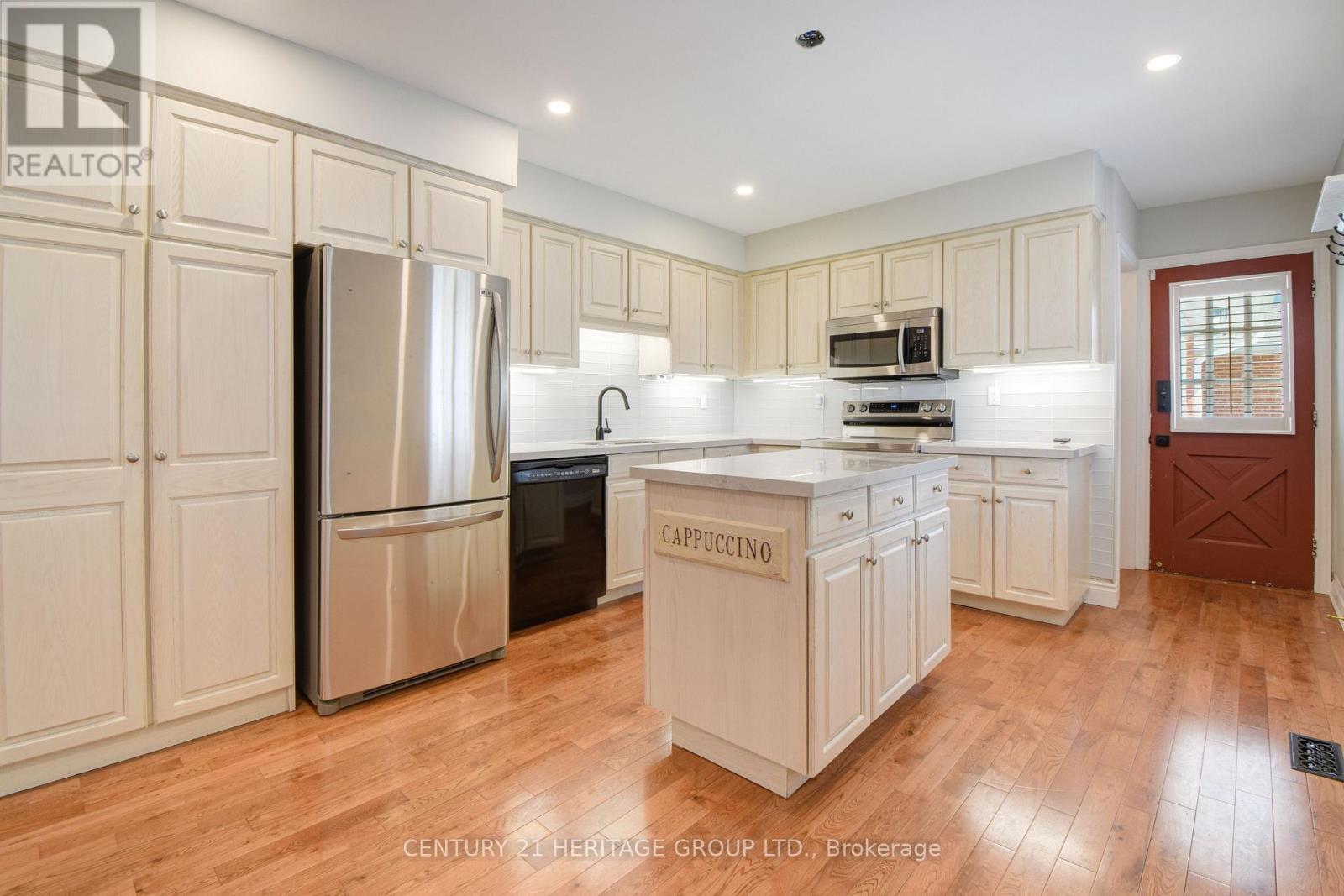 114 Elizabeth Grove, King, Ontario  L7B 1H2 - Photo 2 - N13412108