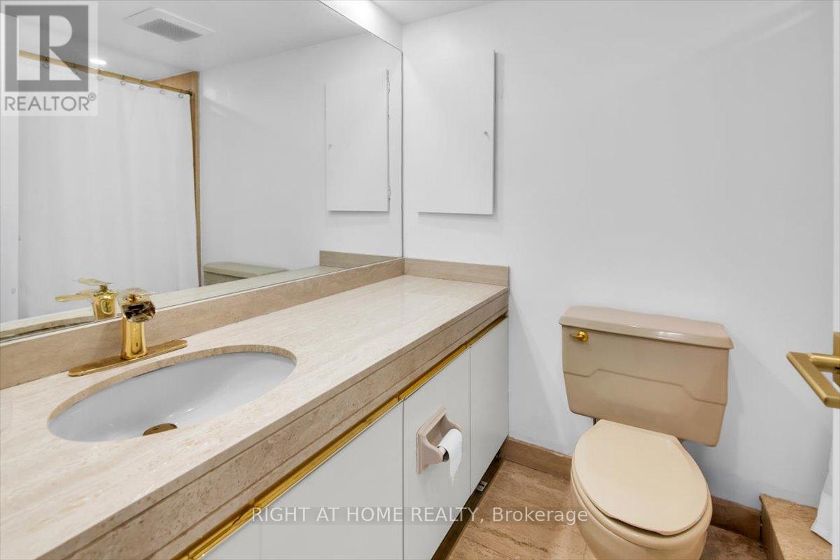 1304 - 65 Harbour Square, Toronto, Ontario  M5J 2L4 - Photo 21 - C13412160