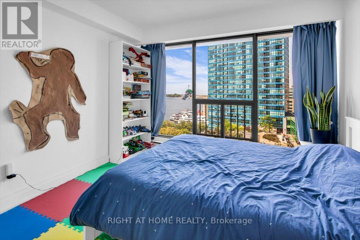 1304 - 65 Harbour Square, Toronto, Ontario  M5J 2L4 - Photo 22 - C13412160