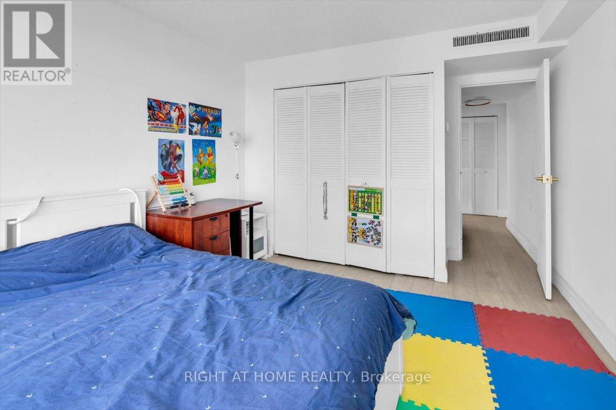 1304 - 65 Harbour Square, Toronto, Ontario  M5J 2L4 - Photo 23 - C13412160