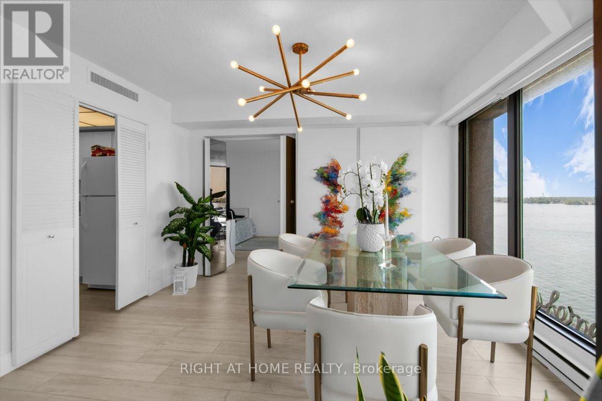 1304 - 65 Harbour Square, Toronto, Ontario  M5J 2L4 - Photo 4 - C13412160
