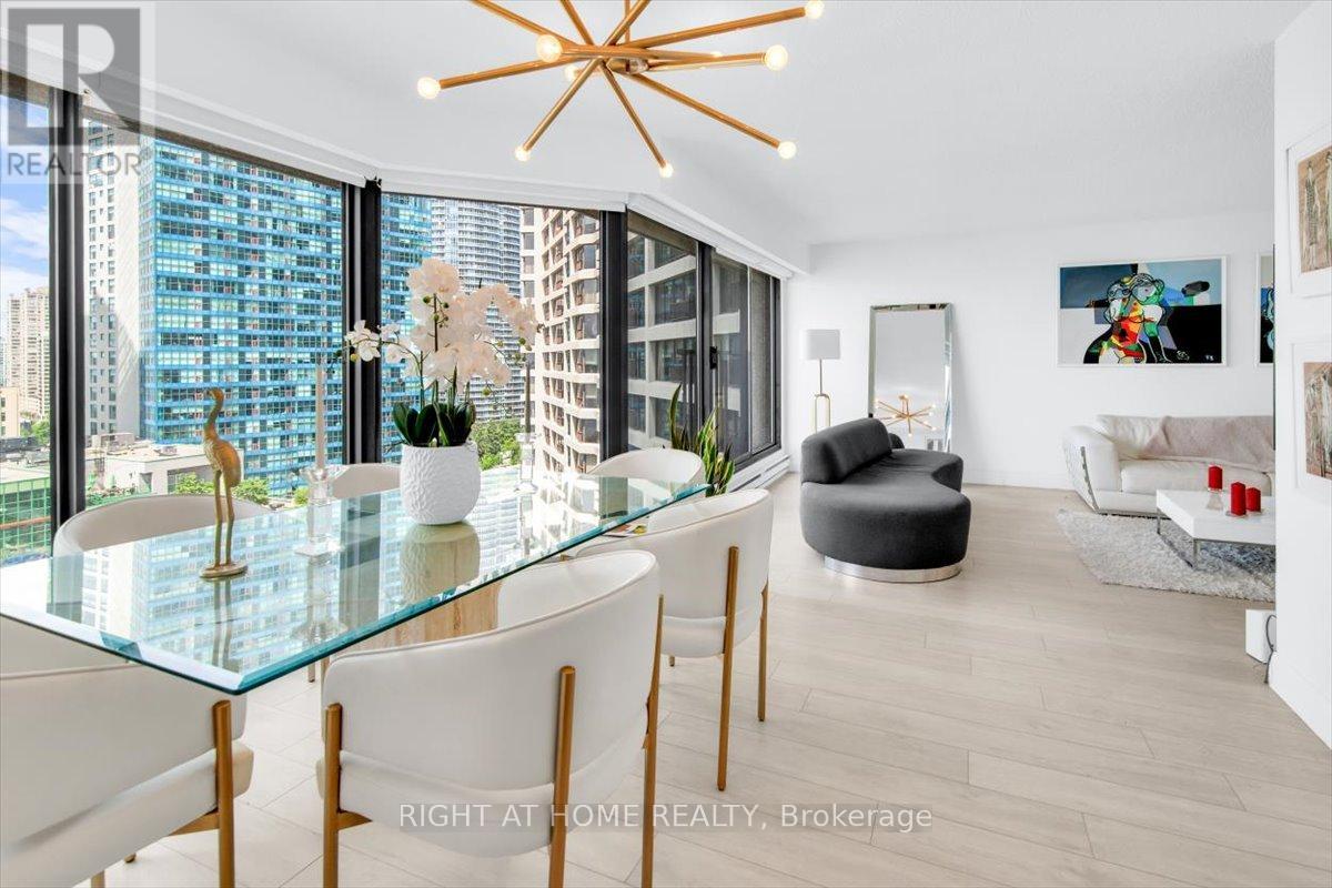 1304 - 65 Harbour Square, Toronto, Ontario  M5J 2L4 - Photo 8 - C13412160