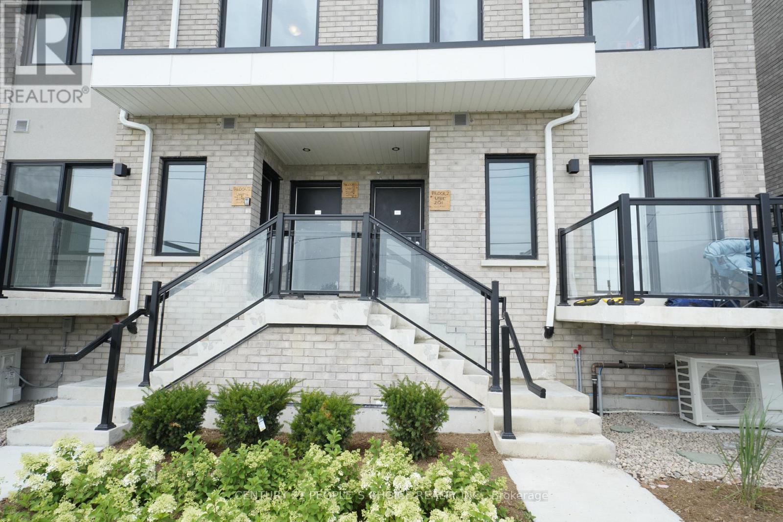302 - 1695 Dersan Street, Pickering, Ontario  L1X 0S9 - Photo 2 - E13412166