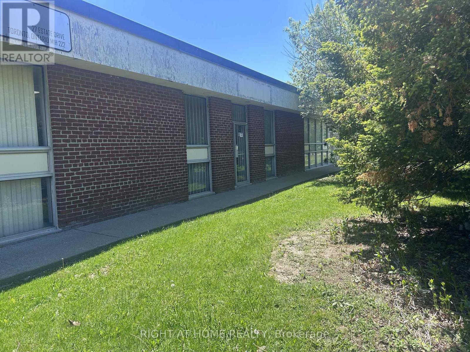 27 ESTATE DRIVE, Toronto, Ontario