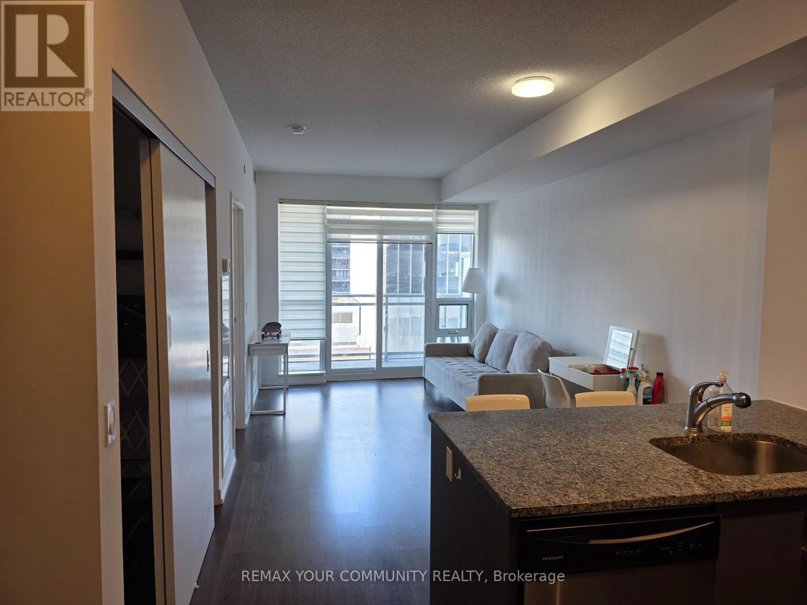 1004 - 89 Dunfield Avenue, Toronto, Ontario  M4S 0A4 - Photo 3 - C13412226