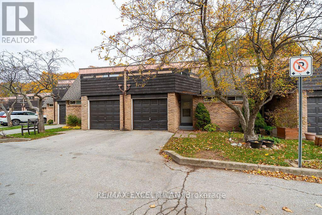 1285 WHITE OAKS, Oakville, Ontario