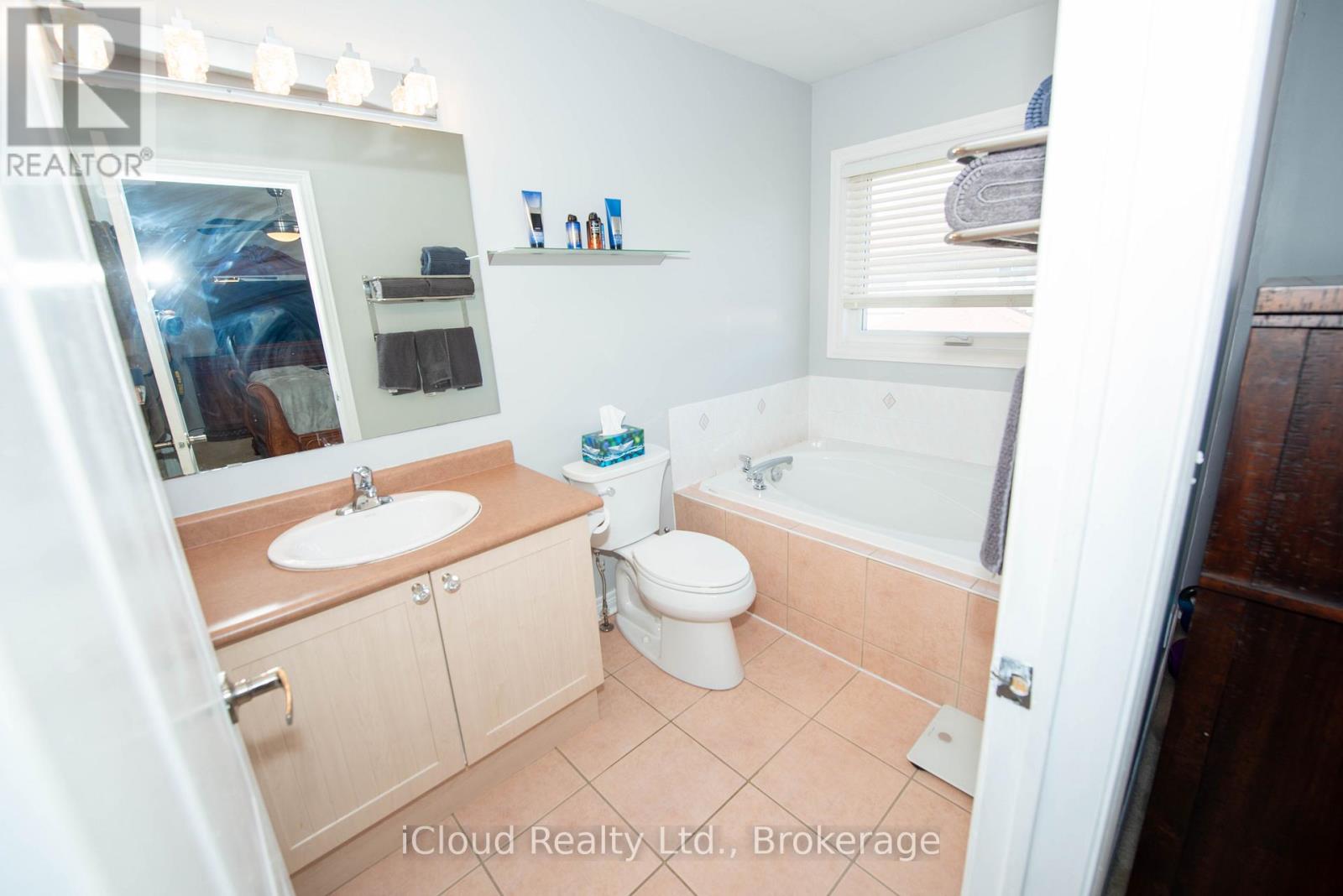 19 Fountainview Way, Brampton, Ontario  L6S 6K4 - Photo 17 - W13412190