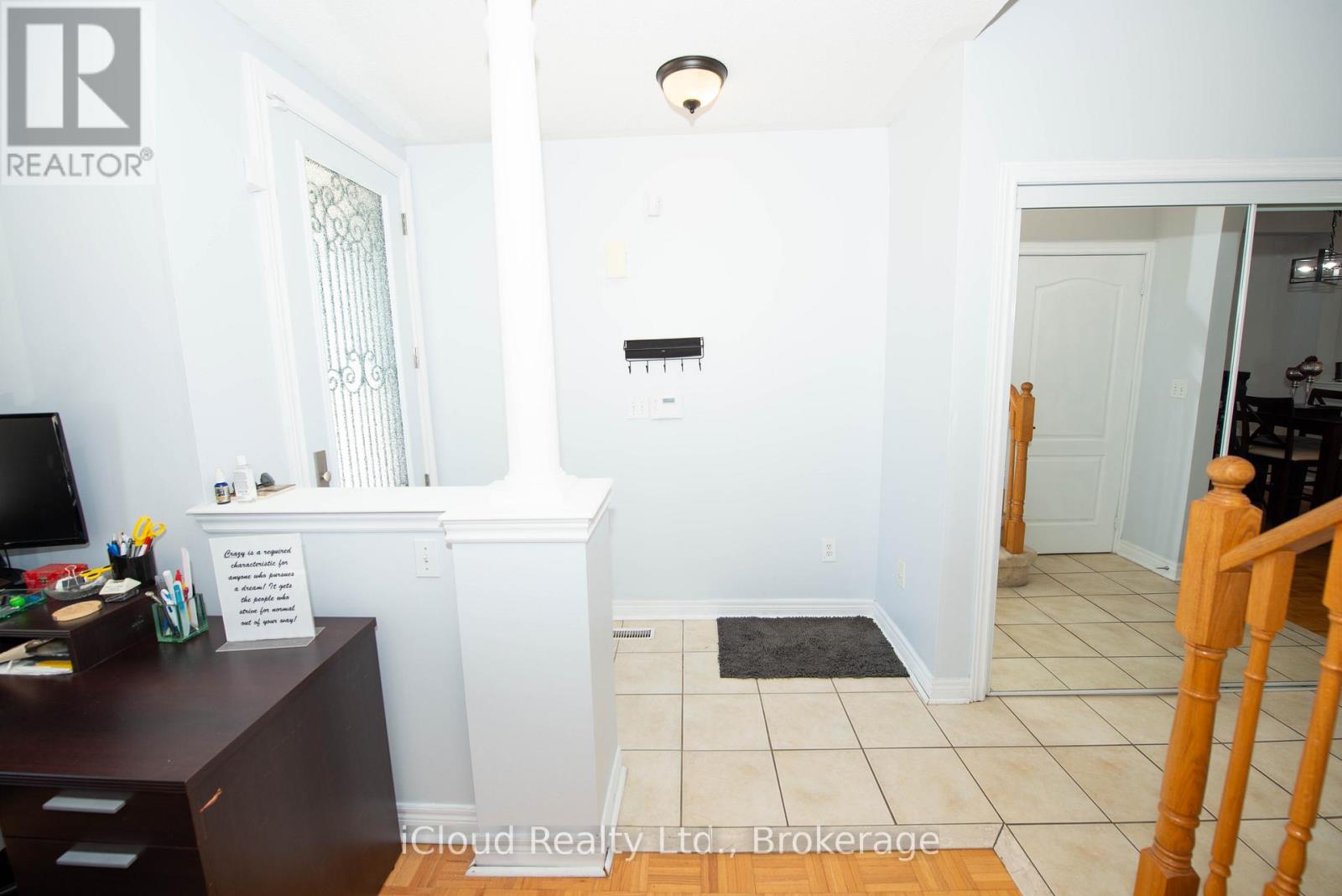 19 Fountainview Way, Brampton, Ontario  L6S 6K4 - Photo 3 - W13412190