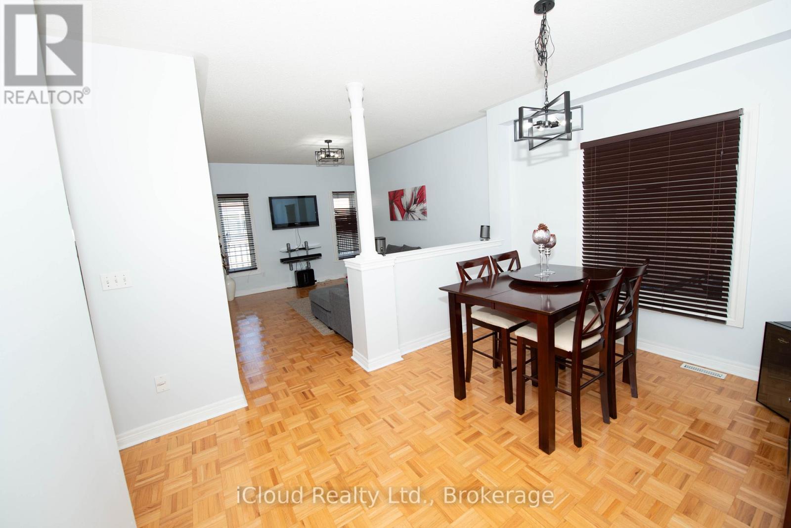 19 Fountainview Way, Brampton, Ontario  L6S 6K4 - Photo 4 - W13412190