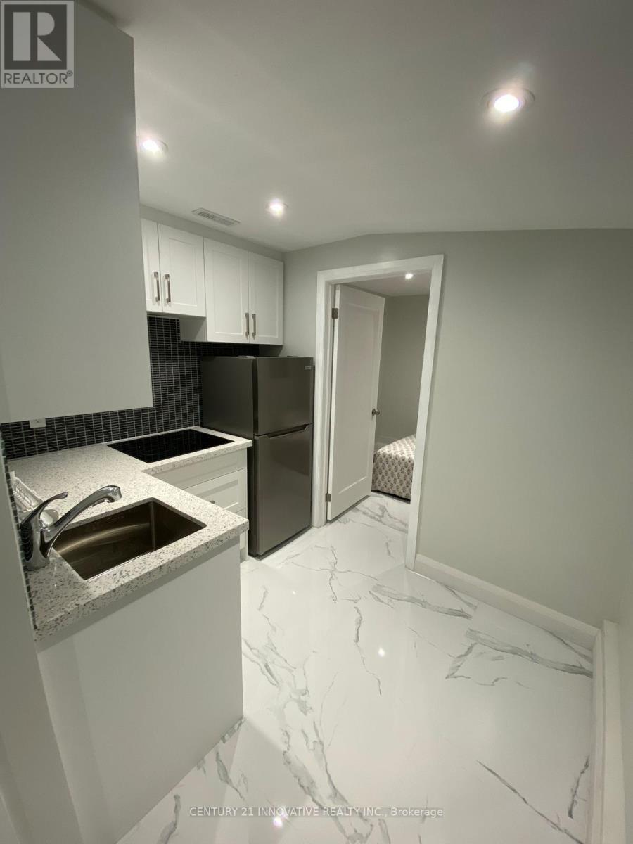 3366 Victory Crescent W, Mississauga, Ontario  L4T 1L9 - Photo 3 - W13412200