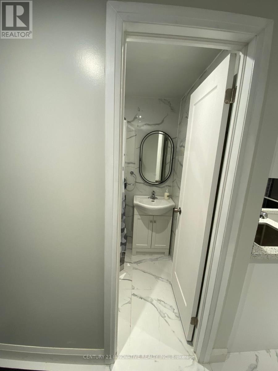 3366 Victory Crescent W, Mississauga, Ontario  L4T 1L9 - Photo 6 - W13412200