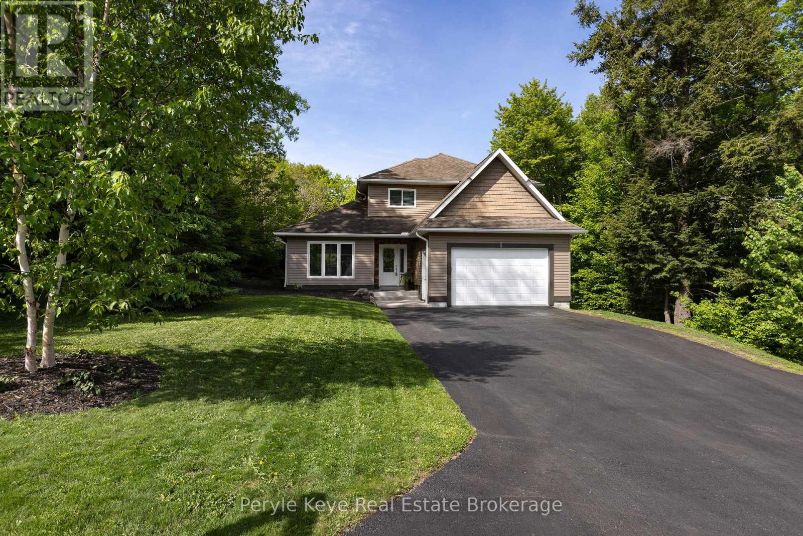 5 MACKENZIE DRIVE, Huntsville, Ontario
