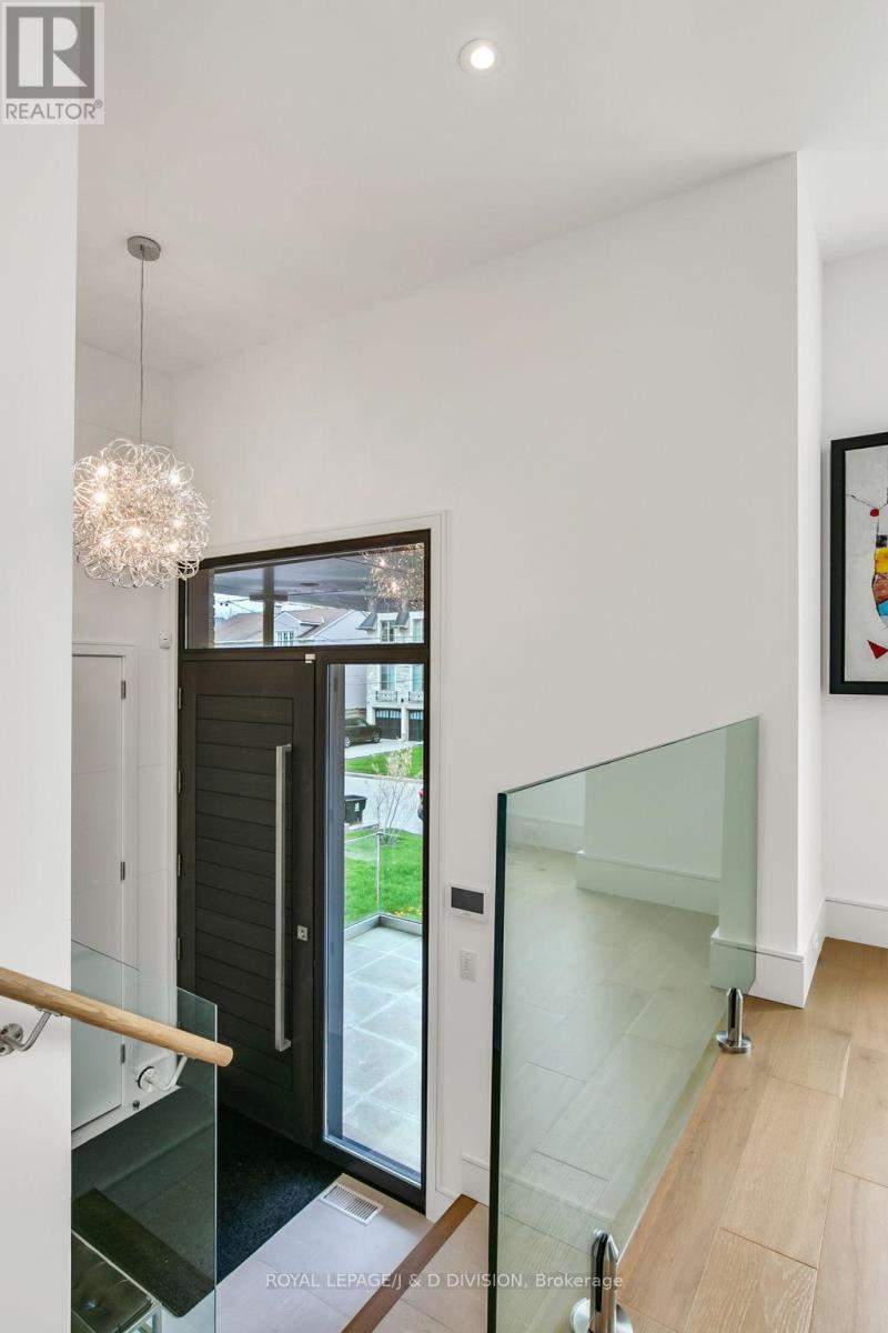 414 Glengarry Avenue, Toronto, Ontario  M5M 1E8 - Photo 4 - C13088230