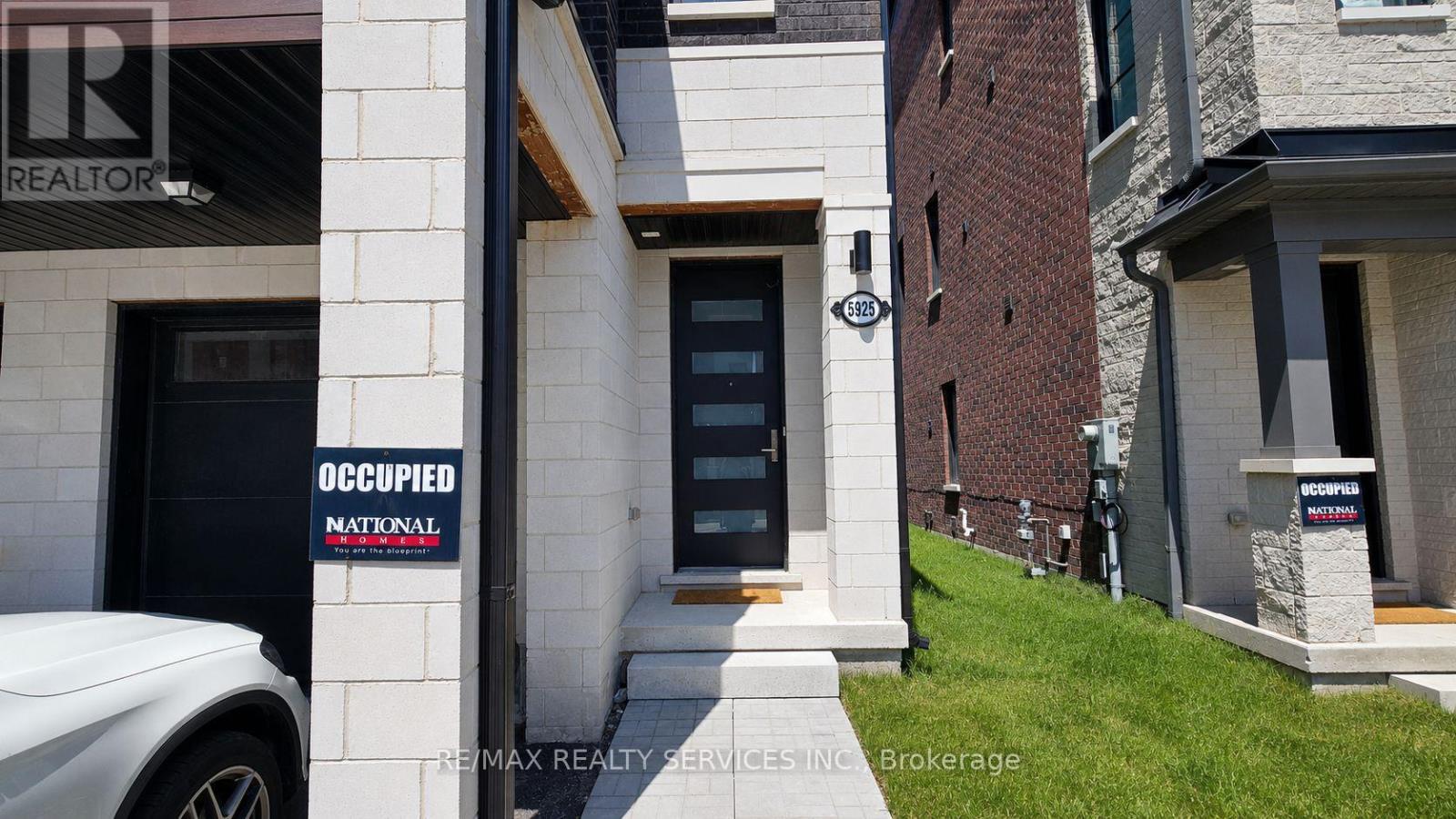 5925 Saigon Street, Mississauga, Ontario  L5V 2V9 - Photo 2 - W13412234