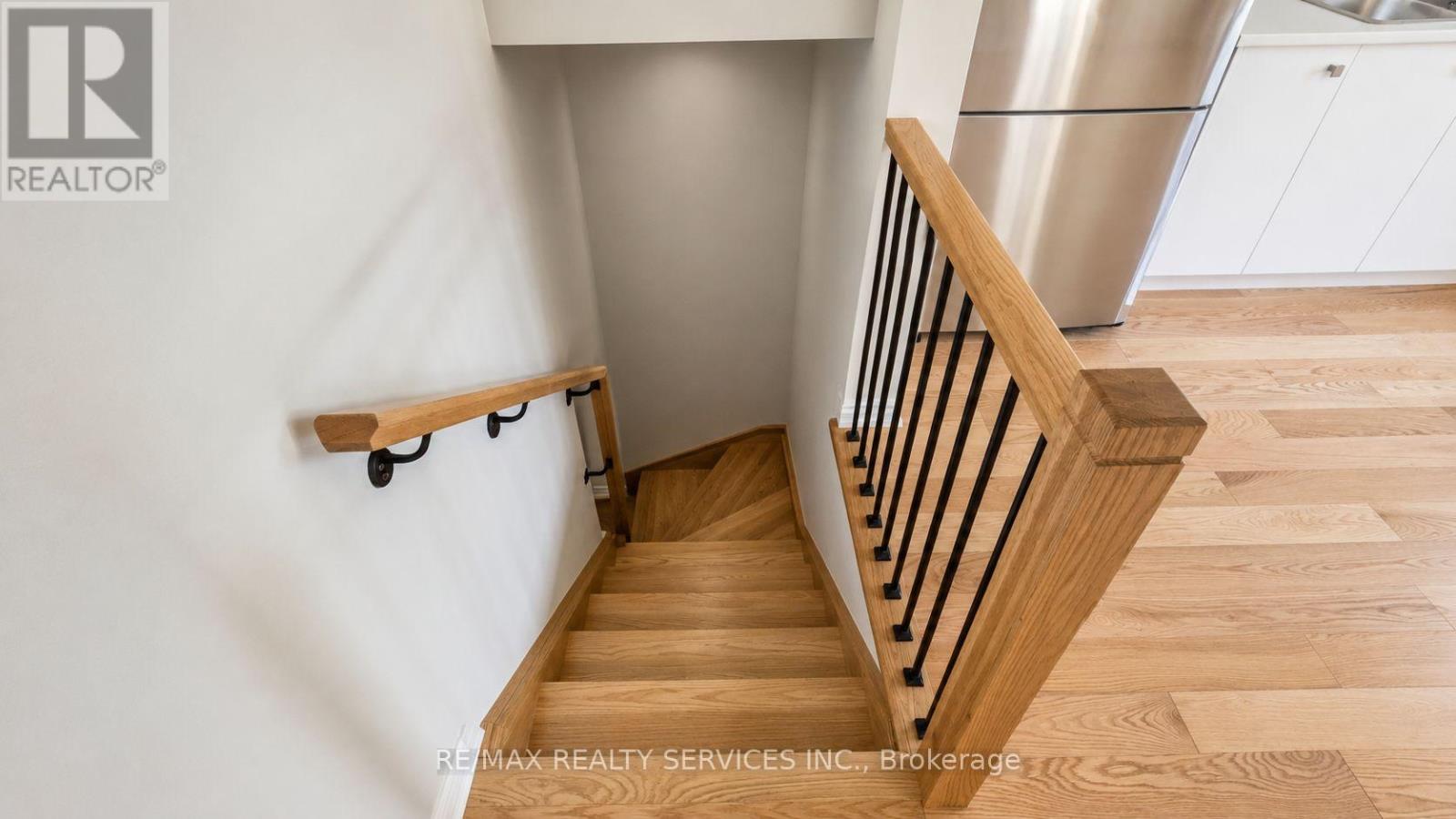 5925 Saigon Street, Mississauga, Ontario  L5V 2V9 - Photo 6 - W13412234