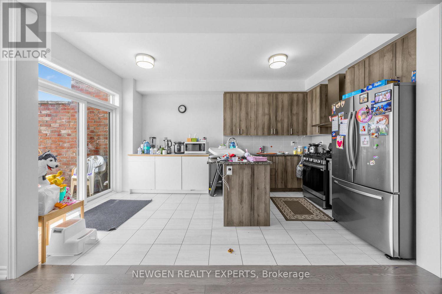 9 Hickling Lane, Ajax, Ontario  L1T 4R1 - Photo 11 - E13412238