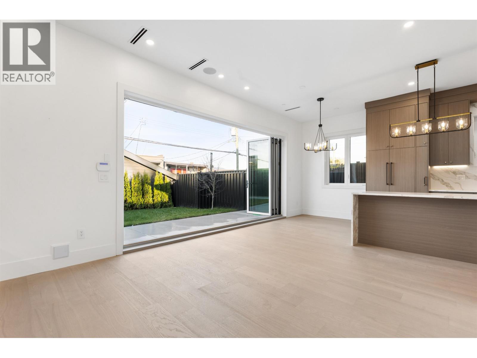 2 847 E 10 Avenue, Vancouver, British Columbia  V5T 2A9 - Photo 2 - R3112912