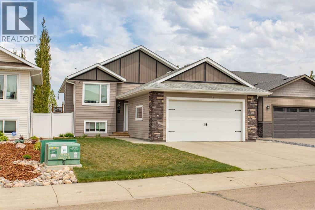 5 Henderson Close, Penhold, Alberta  T0M 1R0 - Photo 2 - A2314463