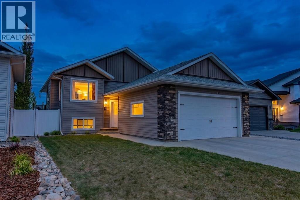 5 Henderson Close, Penhold, Alberta  T0M 1R0 - Photo 1 - A2314463