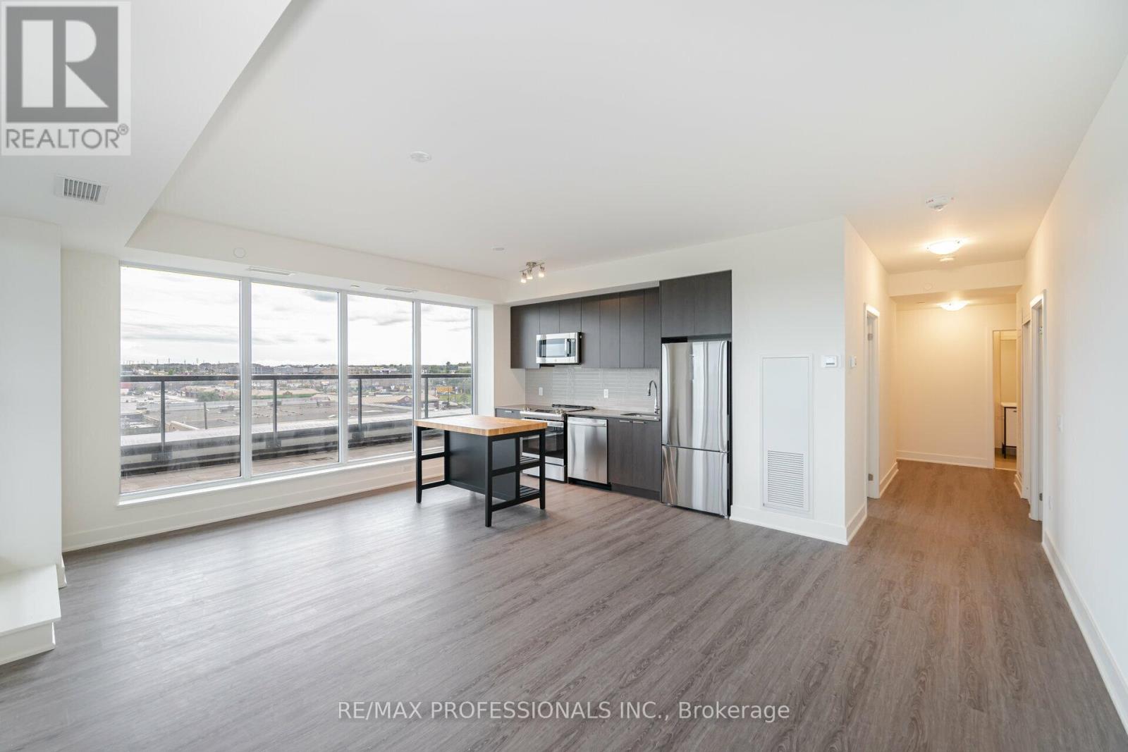 504 - 185 Deerfield Road, Newmarket, Ontario  L3Y 0G7 - Photo 4 - N13412264